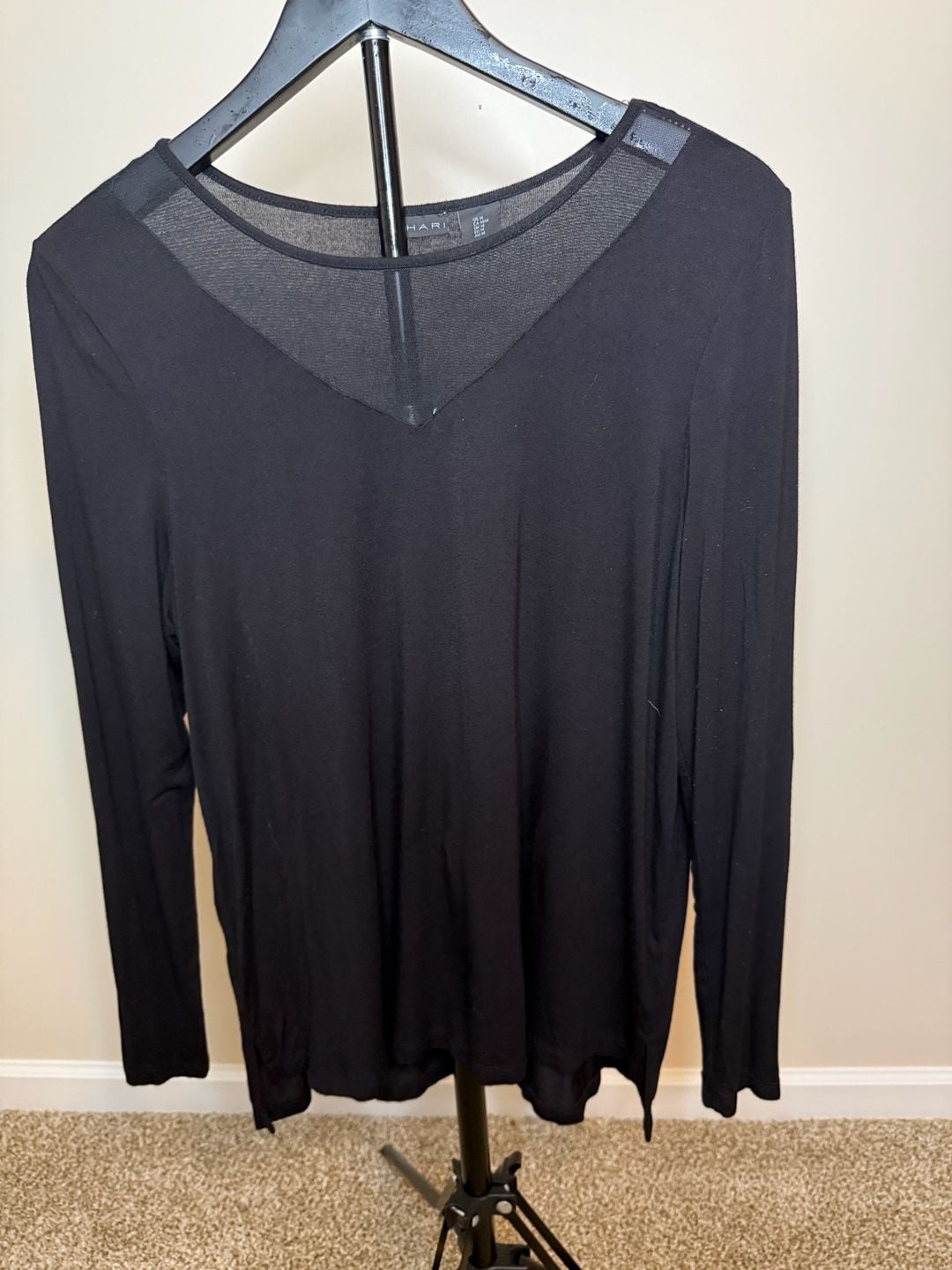 Tahari Black Long Sleeve Mesh Inset V-Neck Top Size Medium